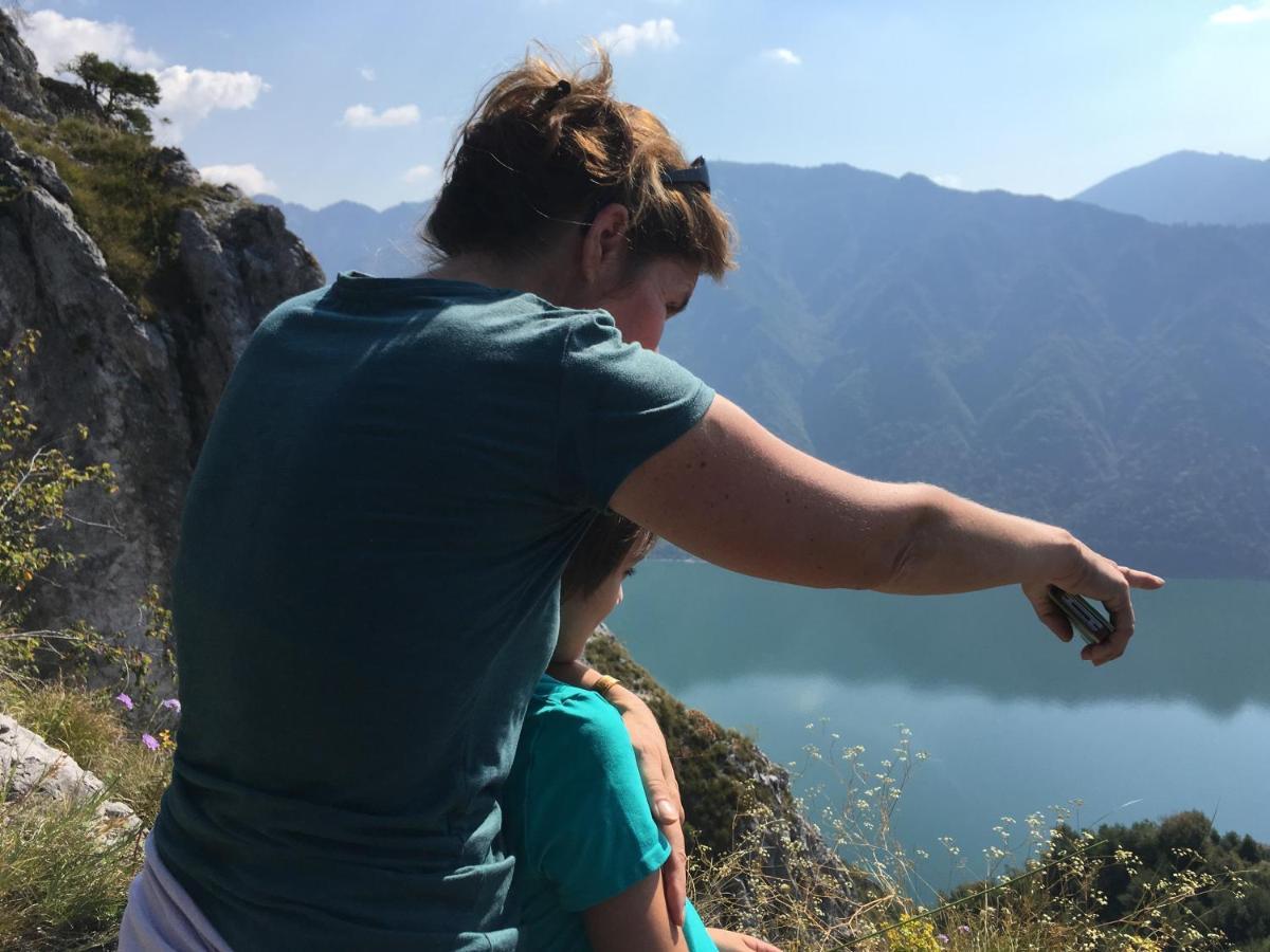 Casa Carla, bis 4 Personen, Garten, Balkon mit Blick auf den See und die Berge Crone Exterior foto